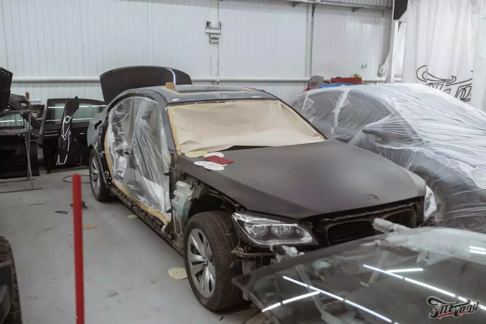 BMW 750LI. Полный перекрас кузова и восстановление салона!